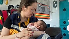 Acil tıp teknikeri Büşra Durmaz'ın sütannelik yaparak "Nisa Mihriban" ismini verdiği bebeğin sağlık durumu ciddiyetini koruyor