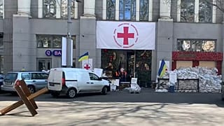 Eine ehemalige Markthalle wird zum Hilfszentrum für Geflüchtete in Odessa.