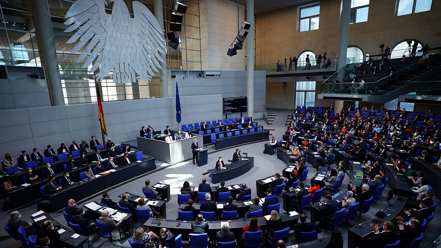 Archív kép: Olaf Scholz kancellár beszél a Bundestag ülésén 