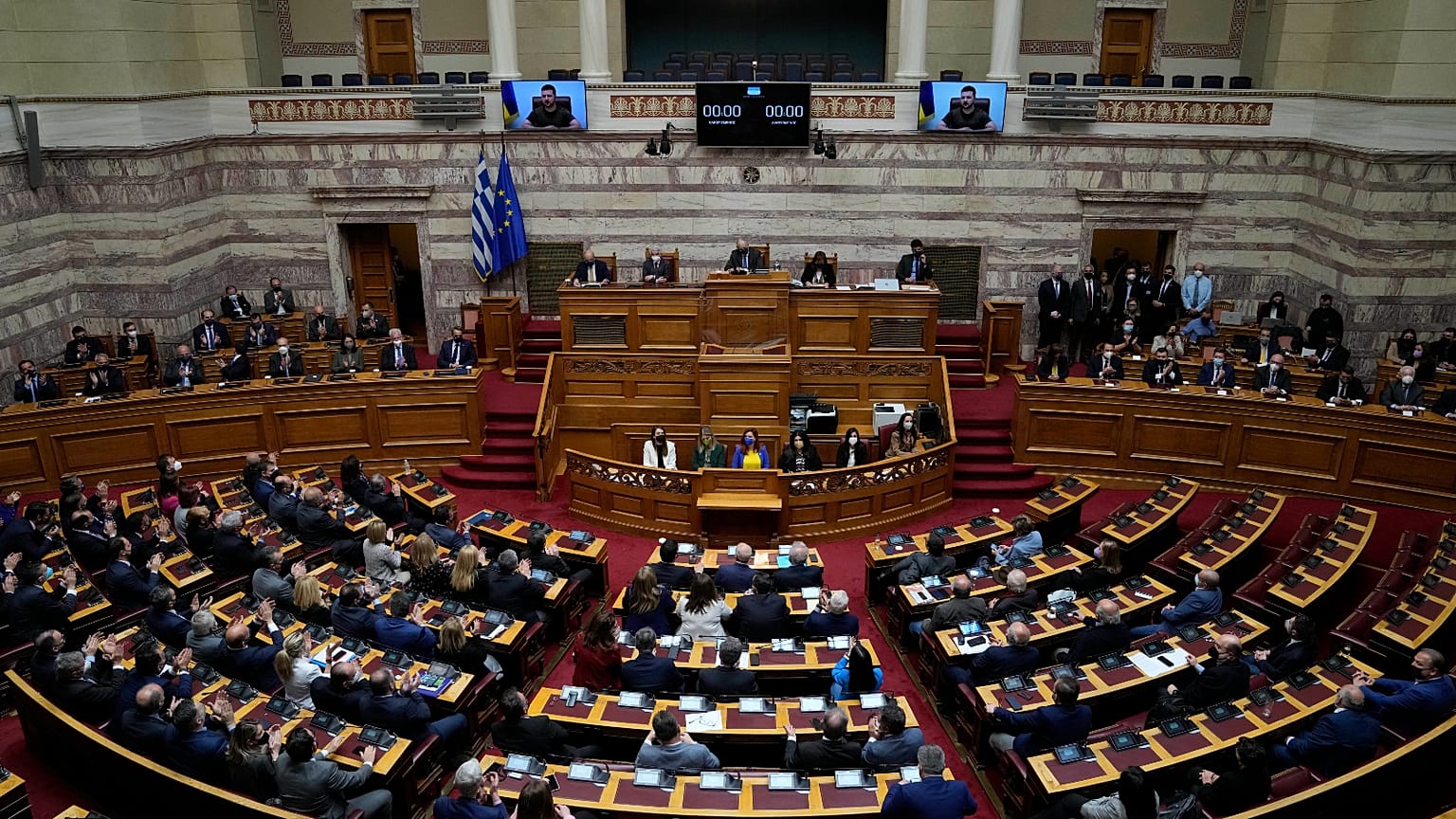 Wolodymyr Selenskyj spricht vor dem griechischen Parlament und bittet um Hilfe für die Menschen in der südostukrainischen Stadt Mariupol.