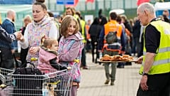 gerade in Polen angekommene Flüchtlinge aus der Ukraine