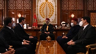 العاهل المغربي الملك محمد السادس يستقبل رئيس الوزراء الإسباني بيدرو سانشيز في إطار زيارته الرسمية للمغرب في القصر الملكي بالرباط.
