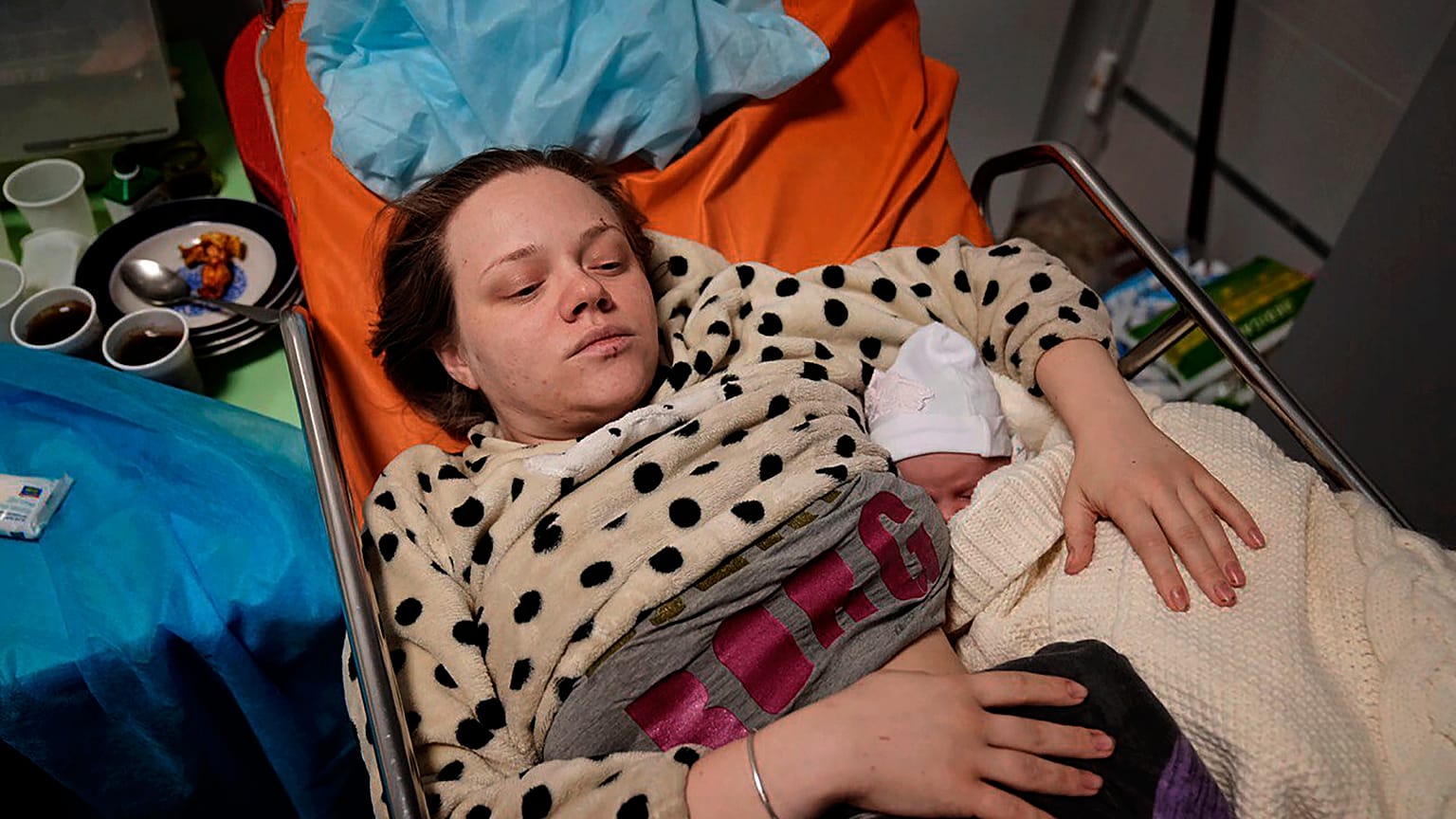Марианна Вышегирская и её дочь Вероника, Мариуполь, 11 марта 2022