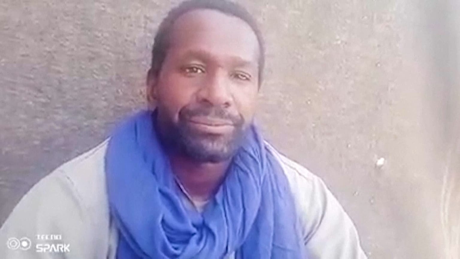 Capture écran d'une vidéo non authentifiée montrant le journaliste français Olivier Dubois, le 13 mars 2022. (AFP)