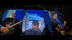 Pink Floyd zeigen Soldarität mit der Ukraine und veröffentlichen den ersten neuen Song seit 28 Jahren.