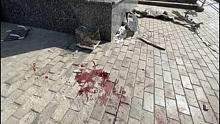 Restos de sangre de las víctimas del ataque con misiles a la estación de Kramatorsk