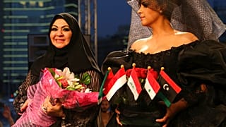 المصممة الإماراتية منى المنصوري خلال أسبوع الموضة الصيفي في نادي سان جورج لليخوت في بيروت، لبنان، الثلاثاء 19 مايو 2015