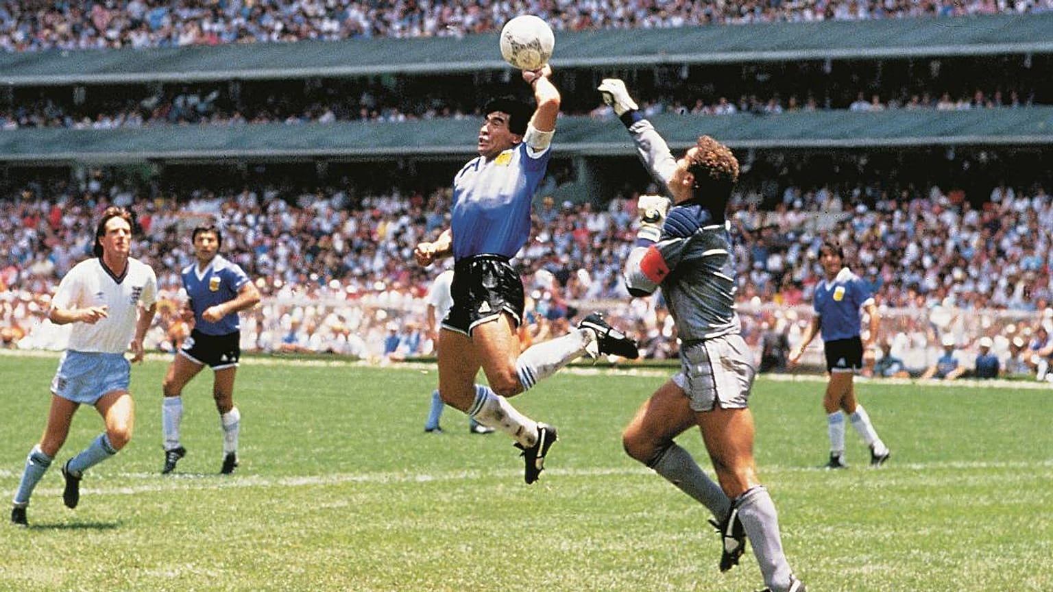 Maradona'nın meşhur 'tanrının eli' golü