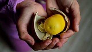 Шоколадное яйцо с сюрпризом