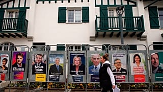 Les affiches de campagne des candidat à la présidentielle française de 2022, Anglet, France le 8 avril 2022