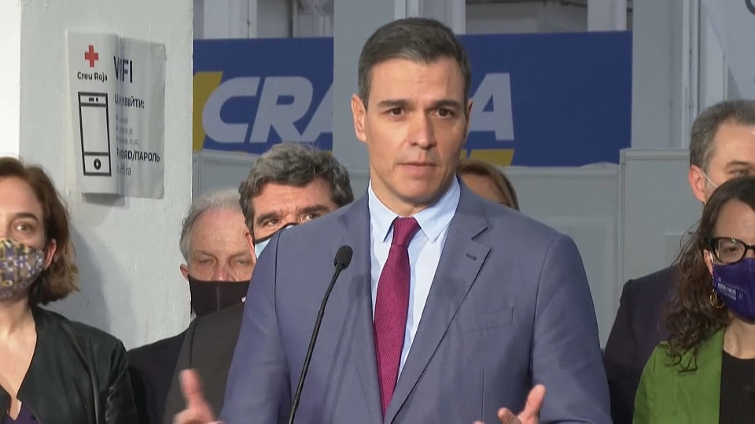 El presidente del Gobierno español, Pedro Sánchez, visita el centro de refugiados ucranianos de Barcelona