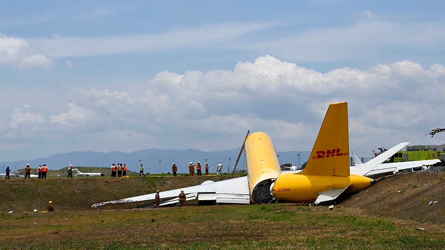 Avión partido en dos en Costa Rica