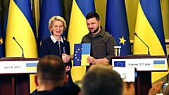 Ursula von der Leyen und Wolodymyr Selenskyj in Kiew am 08.04.22