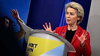 Ursula von der Leyen sajtótájékoztatót tart Szófiában 2022. április 7-én – képünk illusztráció