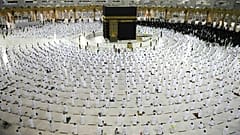 آلاف المسلمين يحيون ليلة القدر في مكة المكرمة