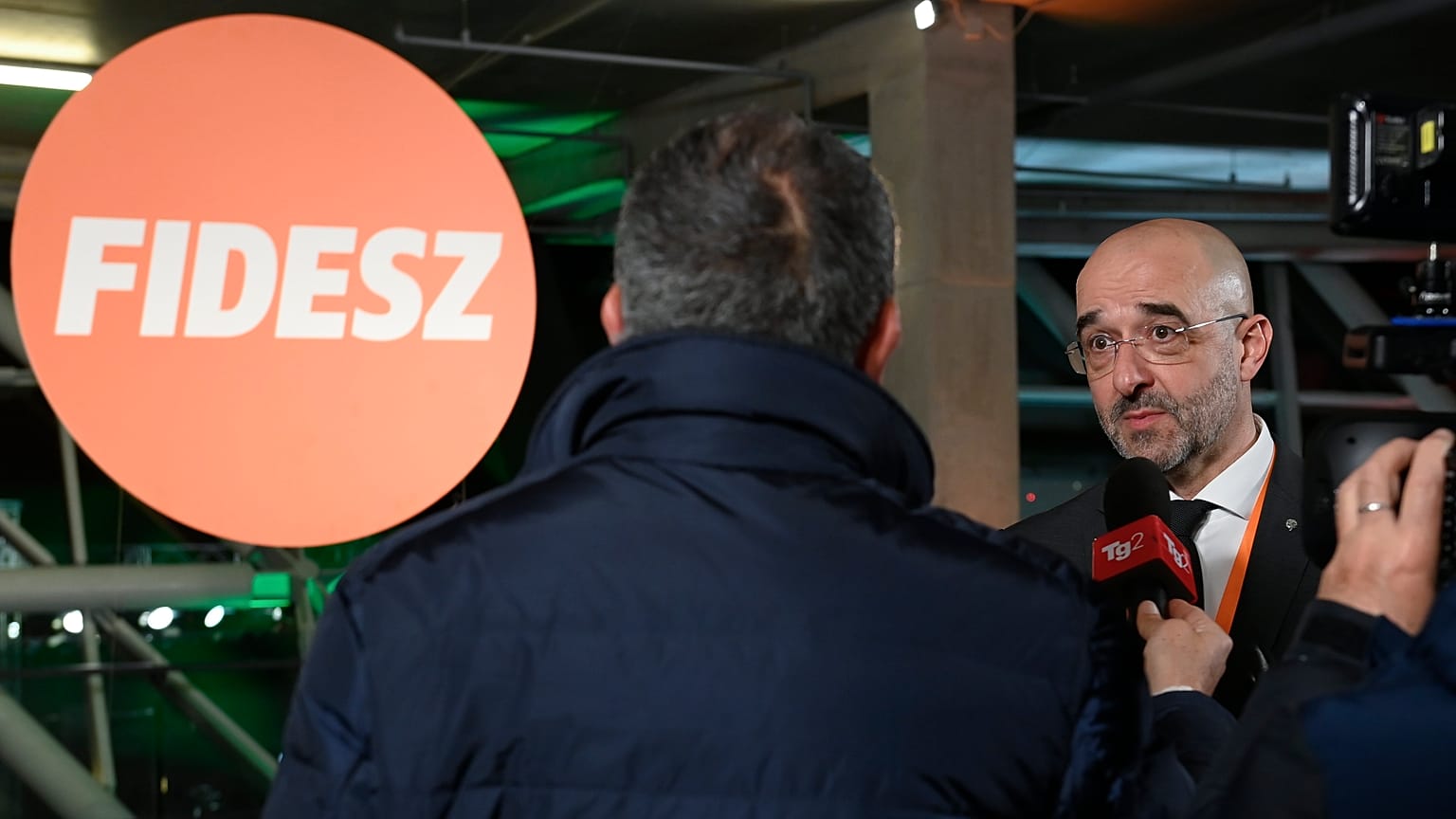 Kovács Zoltán a sajtónak nyilatkozik a Fidesz-KDNP választási eredményváró rendezvényén 2022. április 3-án – képünk illusztráció