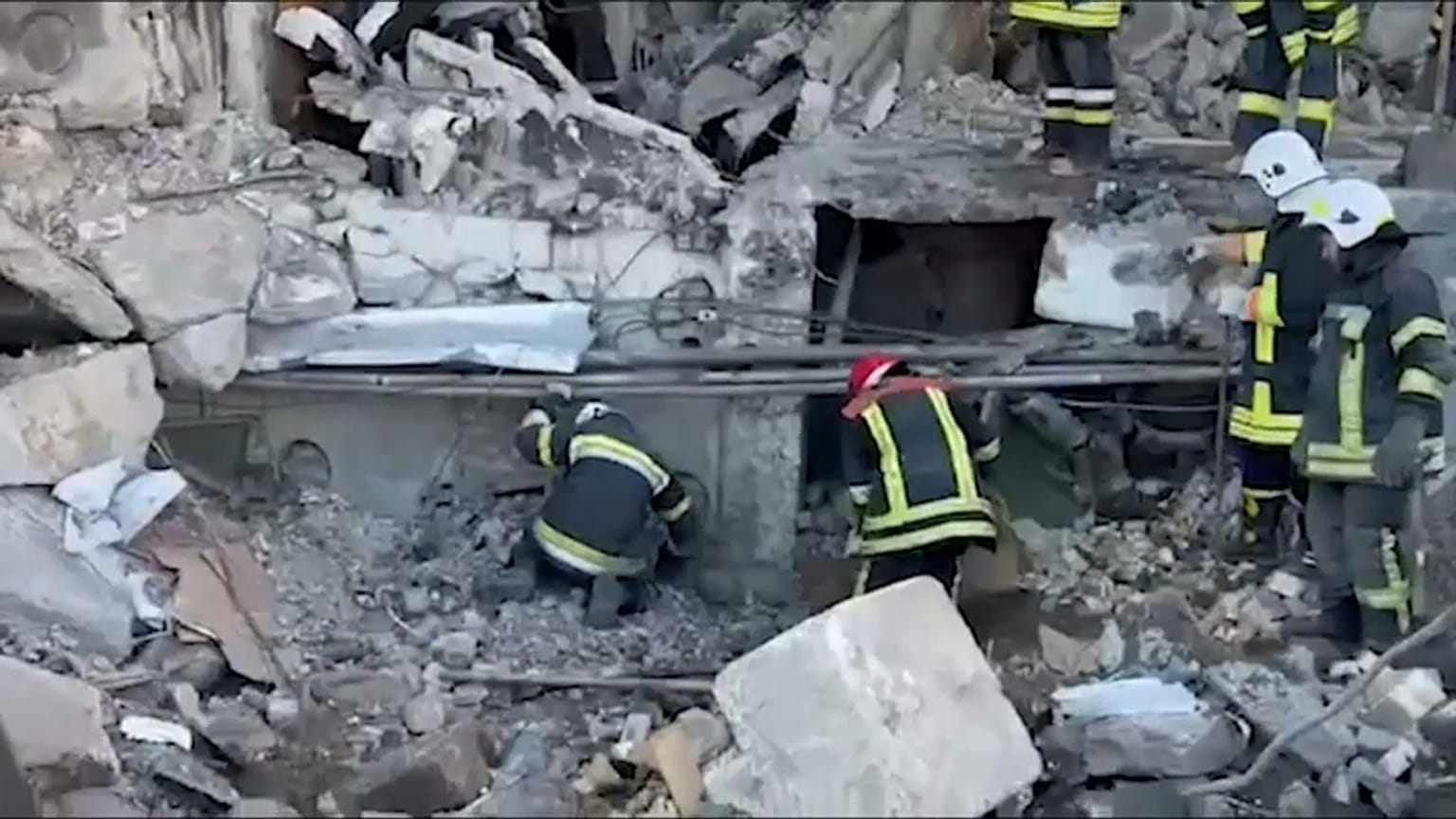 Les secouristes s'attendent à découvrir de nombreux cadavres de civils