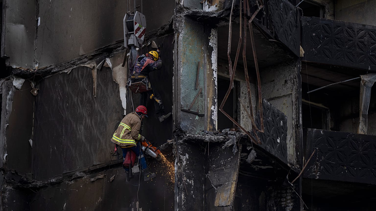Ein Feuerwehrmann in Borodjanka nahe Kiew