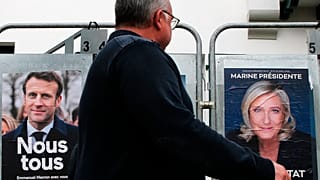 Les affiches de campagne d'Emmanuel Macron et Marine Le Pen à Anglet, 8 avril 2022.