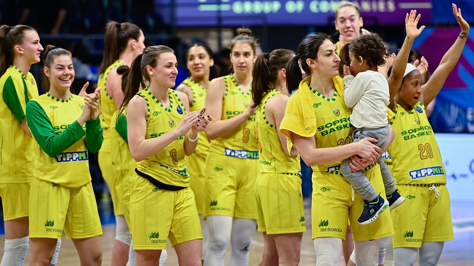 A Sopron Basket ekkor még az Euroliga negyeddöntőjének első mérkőzése, a Montpellier legyőzése után ünnepelt 2022. március 8-án – képünk illusztráció
