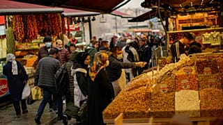 أحد الأسواق في القاهرة