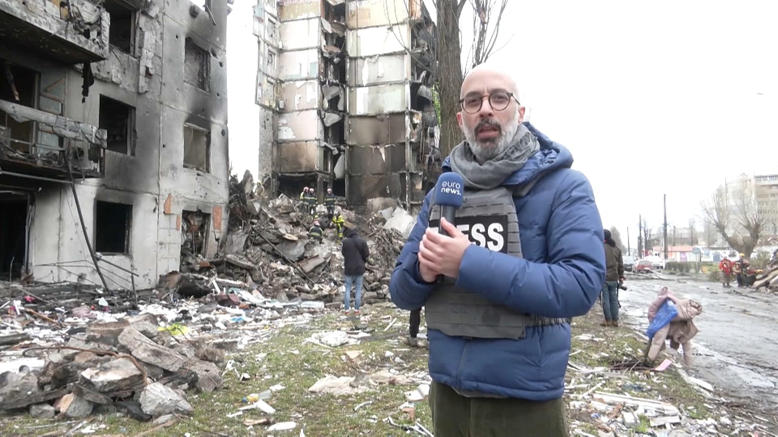 Repórter da Euronews Sérgio Ferreira de Almeira em Borodyanka