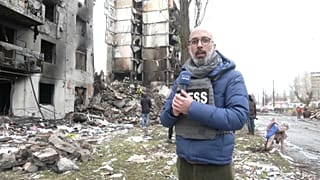Repórter da Euronews Sérgio Ferreira de Almeira em Borodyanka