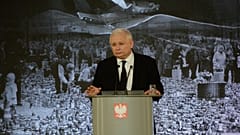 Archív felvétel: Kaczynski beszél a szmolenszki áldozatok tiszteletére rendezett ünnepségen 