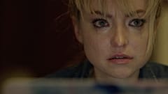 Dani Barker em "Follow Her"