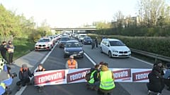 Protest auf der A9 bei Lausanne in der Schweiz
