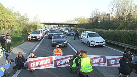 Protest auf der A9 bei Lausanne in der Schweiz