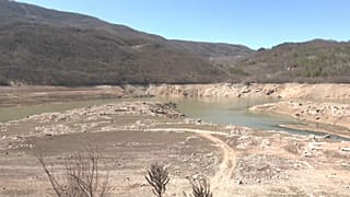 O lago Zavojsko é um dos mais adetados pela seca na Sérvia
