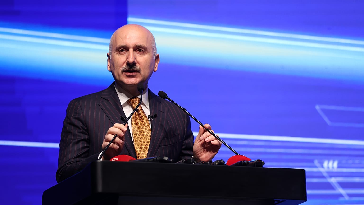Ulaştırma ve Altyapı Bakanı Karaismailoğlu