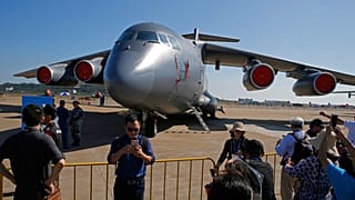 Aereo cinese all'aeroporto Nikola Tesla di Belgrado.