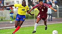 Freddy Rincón, durante un partido de clasificación para el Mundial de Francia, en 1996.