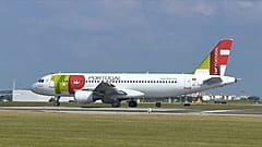 Avião da TAP no aeroporto de Lisboa, Portugal