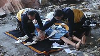 Des médecins syriens font des vidéos de secourisme à Idlib