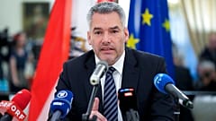 Karl Nehammer osztrák kancellár a Vlagyimir Putyin orosz elnökkel folytatott megbeszélését követő sajtótájékoztatón Moszkvában