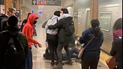ABD'nin New York kentinde, Brooklyn'deki bir metro istasyonunda gerçekleştirilen saldırıda 10'u ateşli silahla olmak üzere 23 kişi yaralandı