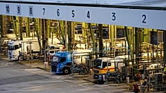 Betankung von Lastwagen in Wesseling