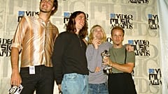 Οι Nirvana σε βράβευση του 1993 - Τρίτος από αριστερά ο Κερτ Κομπέιν