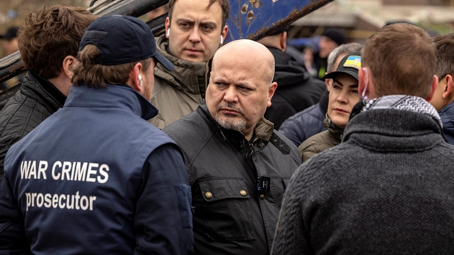 Karim Khan, a Nemzetközi Büntetőbíróság főügyésze Bucsában
