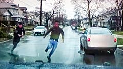 Imagen de los instantes previos al disparo del agente al joven afroamericano
