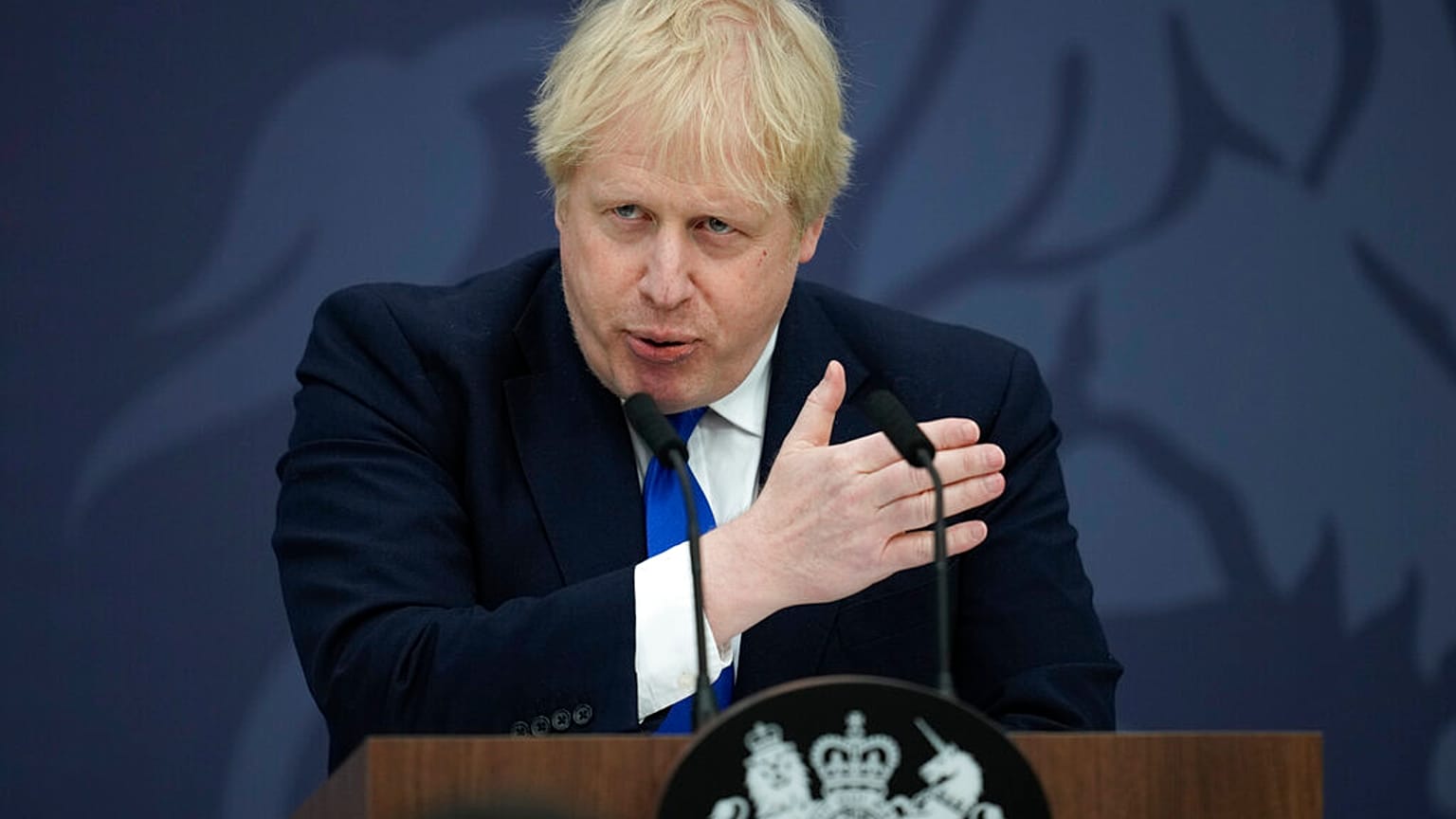 Boris Johnson promete enviar migrantes ilegais para o Ruanda