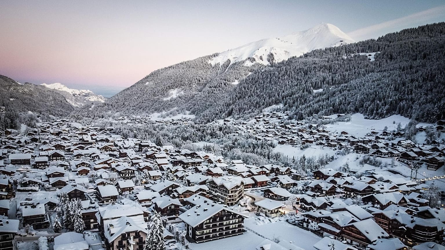 Morzine boasts over 120 kilometres of pistes spread across 69 glorious runs