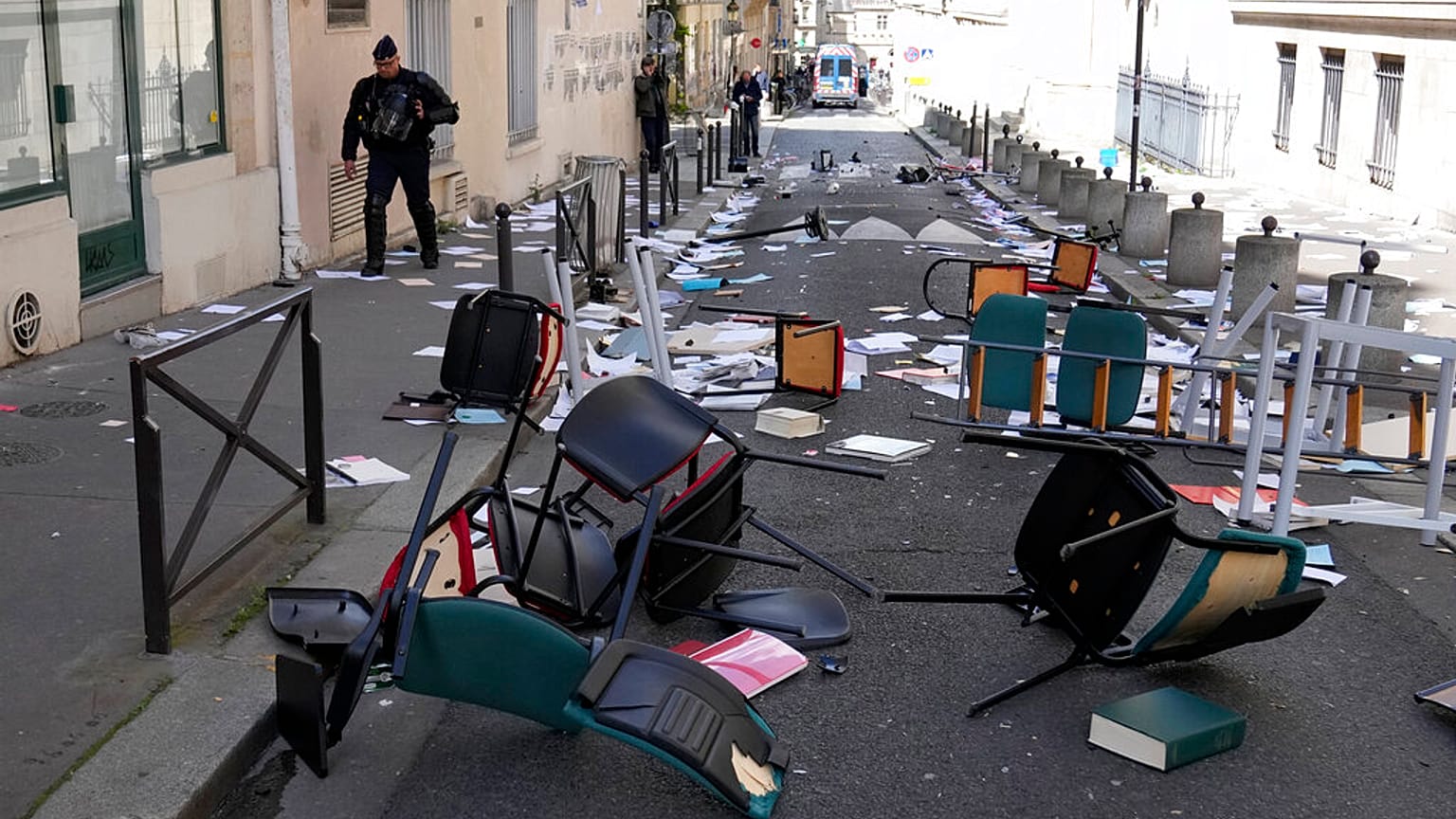Vor der Sorbonne in Paris