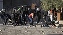 درگیری فلسطینیان با نیروهای امنیتی اسرائیل در مسجد الاقصی جمعه ۱۵ آوریل