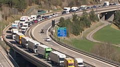Lange Wartezeiten am Gotthard-Tunnel: zu viele wollen über Ostern gen Süden...