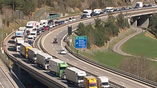 Lange Wartezeiten am Gotthard-Tunnel: zu viele wollen über Ostern gen Süden...