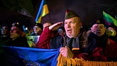 Menschen nehmen an einer Demonstration gegen die russische Invasion in der Ukraine teil, in Vilnius, 24. Februar 2022 